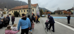 Z-otroci-iz-vrtca-k-spomeniku-polozili-kamencke-